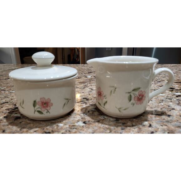 Biltons Made In England Sugar With Lid & Creamer Set Pink Flowers - Picture 2 of 16
